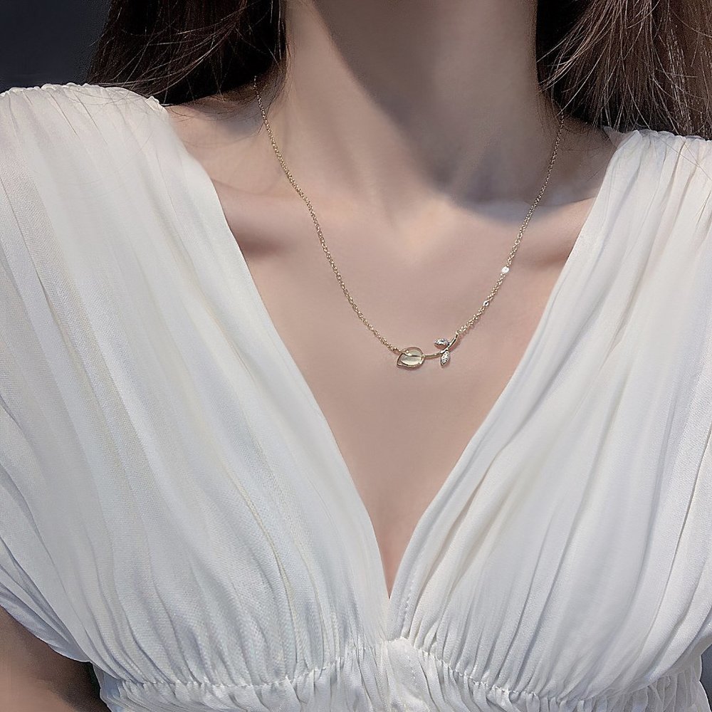 NEW 14K Gold Plated Diamond Flower Leaf Necklace - Picture 2 of 10